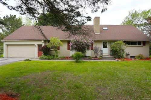 9580 Greiner Rd, Clarence, NY 14031-1225