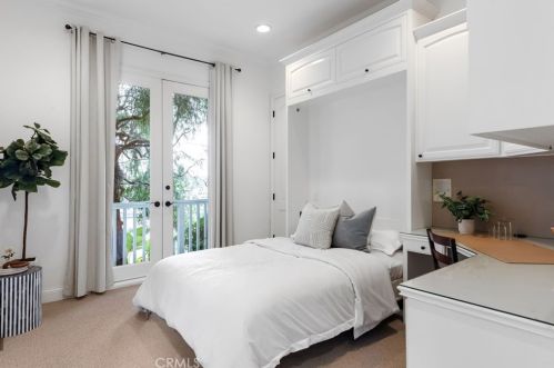 916 9th St, Manhattan Beach CA  90266-5953 exterior