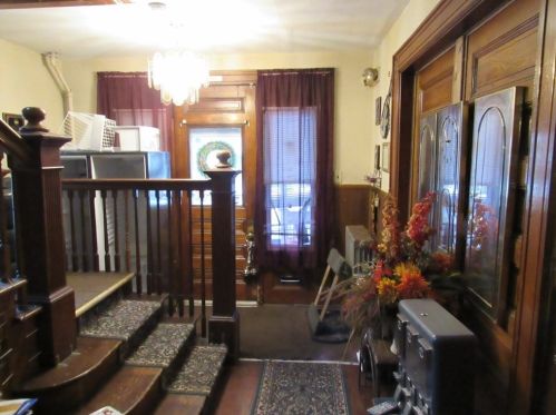 57 Murray Hill Ave, Springfield, MA 01104-3708