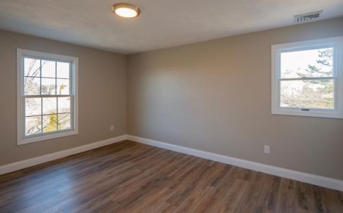 476 Grn End Ave, Middletown RI 02842-5626 exterior