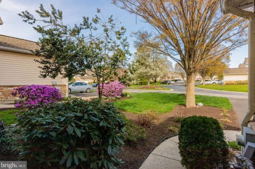 140 Canterbury Ln, Blue Bell, PA 19422-1278