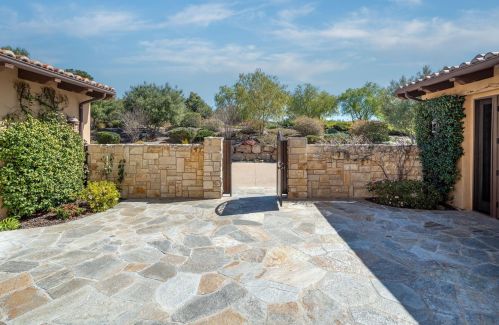 8411 Run Of The Knolls Ct, San Diego CA  92127 exterior