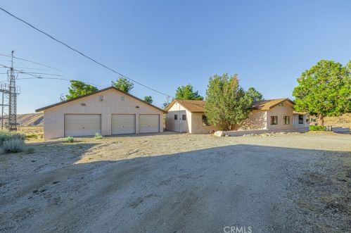 29220 Cruthers Creek Rd, Pearblossom, CA 93553-3424