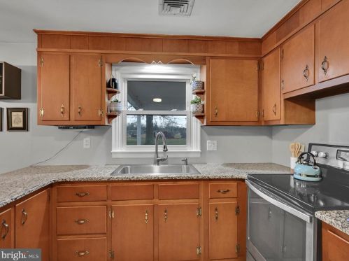 1246 Adams St, Pottstown PA  19464-2402 exterior