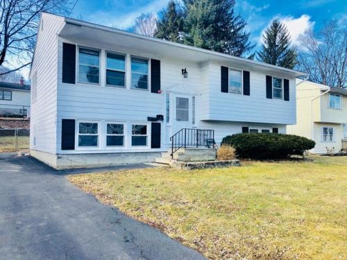 17 Clifford Ave, Newtonville, NY 12110-4401