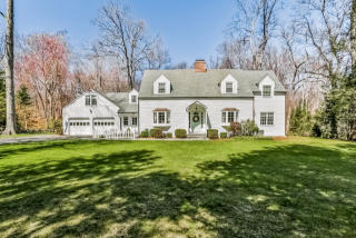 33 Tower Dr, Tokeneke CT  06820-2127 exterior