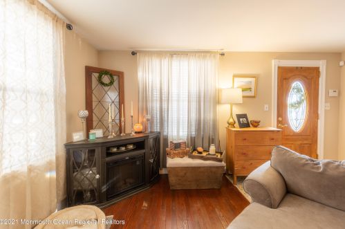 1119 1st Ave, Tinton Falls NJ  07712-5767 exterior