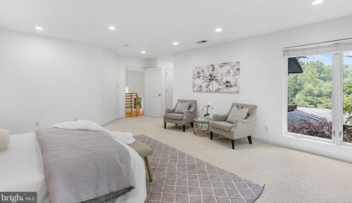 3709 Whispering Ln, Falls Church VA  22041-1121 exterior