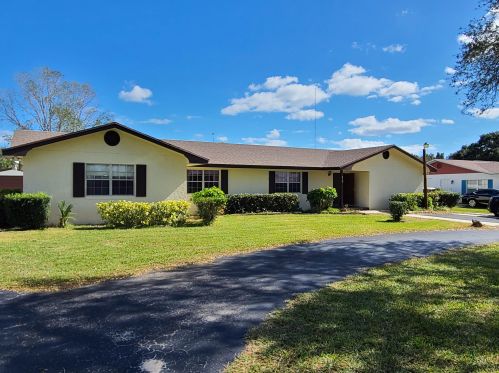 812 Hartman Rd, Fort Pierce, FL 34947-4402