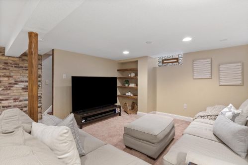 5115 Berkeley Blvd, Milwaukee WI 53217-5504 exterior