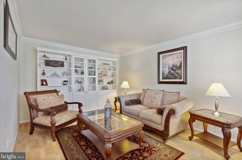 1186 Horseshoe Dr, Blue Bell PA  19422-1948 exterior