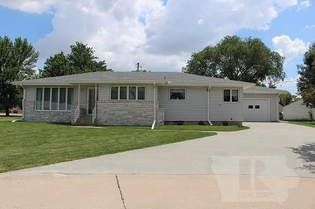 12 Amery Dr, Treynor, IA 51575-7362