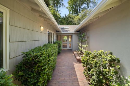 181 Walter Hays Dr, Palo Alto, CA 94303-2924
