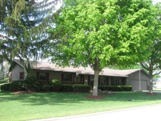 716 Braewood Dr, Waterford, WI 53185-4108
