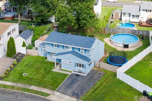 28 Island Dr, Old Bridge NJ  08857-2518 exterior