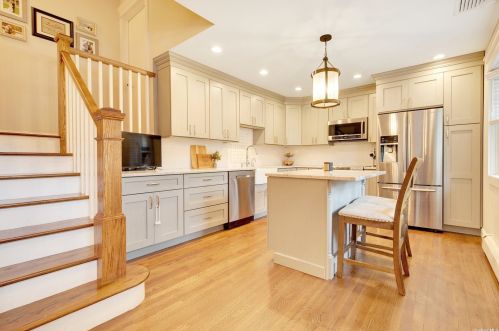 429 Hillside Ave, West Sayville NY  11796-1205 exterior