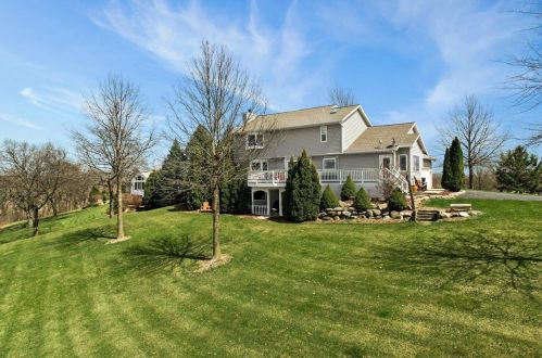 1517 Hommen Rd, Deerfield, WI 53531-9678