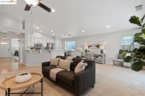 3889 Oak Grove Ct, Oakley CA  94561-4218 exterior