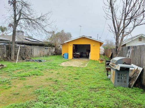 961 10th St, Orange Cove CA  93646-2315 exterior
