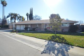 3021 Whitney Dr, Visalia, CA 93277-1990