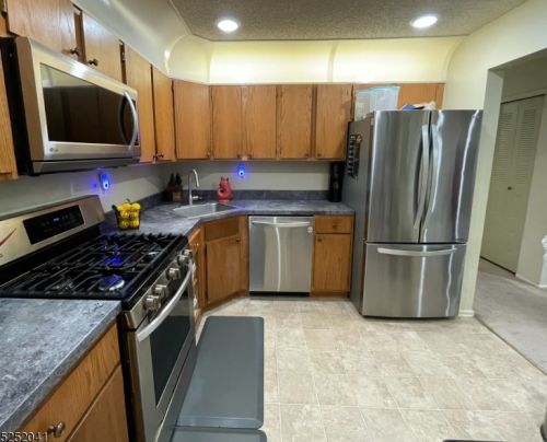 27 Kite Ct, Lawrence Township NJ  08648-2638 exterior