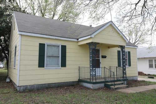 907 1st St, Angola, KS 67337-3803