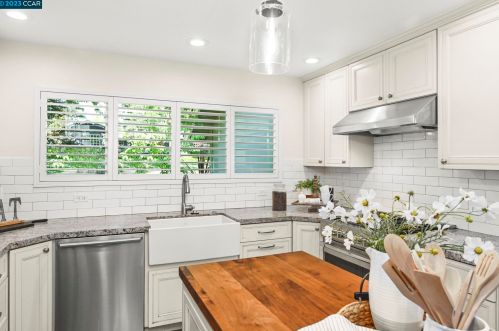 526 Morninghome Rd, Danville, CA 94526-3612