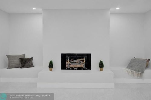 3850 36th Ave, Hollywood FL  33021-1900 exterior