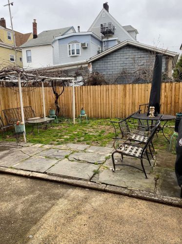 19 41st St, Bayonne, NJ 07002-4802