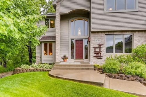 9100 Stratford Xing, Minneapolis, MN 55443-3851