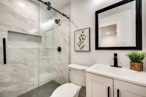 2521 Amelia St, Dallas TX  75235-8222 exterior