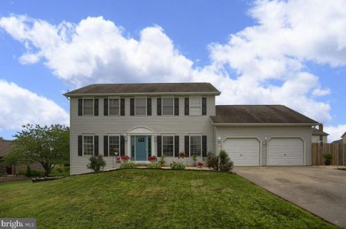 5455 Westbury Dr, West Enola, PA 17025-3310