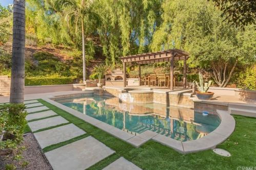 2965 Hillside Dr, West Covina CA  91791-3769 exterior