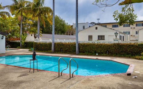 121 Bath St, Santa Barbara CA  93101-3862 exterior