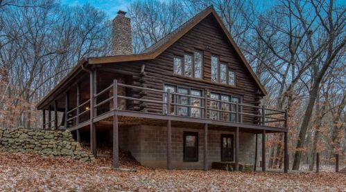 2865 Rim Rock Rd, Eau Claire, WI 54701