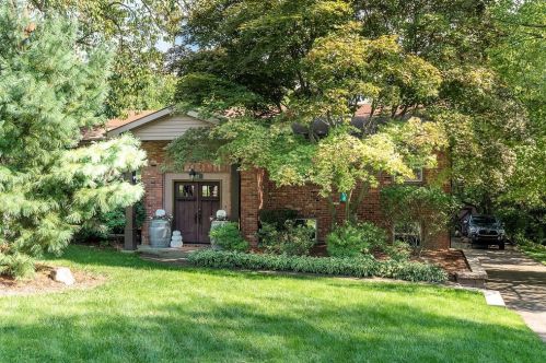 126 Sunview Dr, Beaver Falls, PA 15010-1155