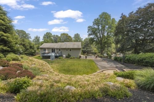 90 Sun Vly Way, Greystone Park NJ 07950-1913 exterior