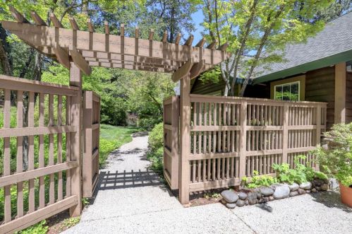 16409 Pine Creek Ln, Meadow Vista, CA 95722-9429