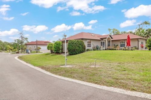 1460 39th St, Naples, FL 34117-5365