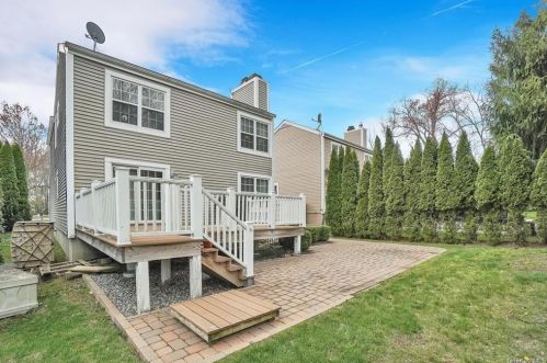 118 Hitching Post Ln, Yorktown Hgts NY  10598-2833 exterior