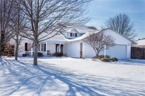 443 Berry Ridge Dr, Vermilion, OH 44001-2586