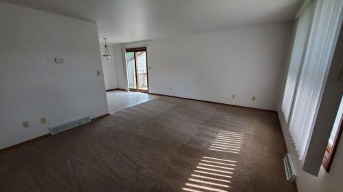 2179 Crestwood Springs Dr, Green Bay, WI 54304-1807