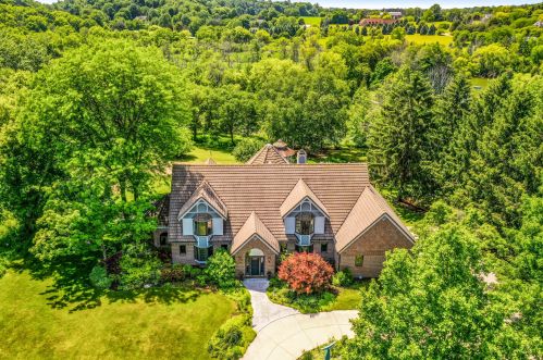 427 Hunters Hill Trl, Colgate, WI 53017-9543