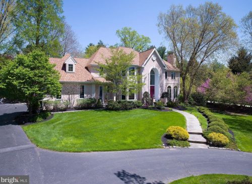 2 Aronwold Ln, Newtown Square, PA 19073-1419