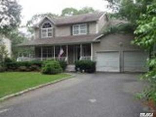 204 Richmond Ave, Gordon Heights, NY 11763-3794
