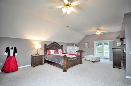 67 Steeplechase Dr, Manchester CT  06040-7066 exterior