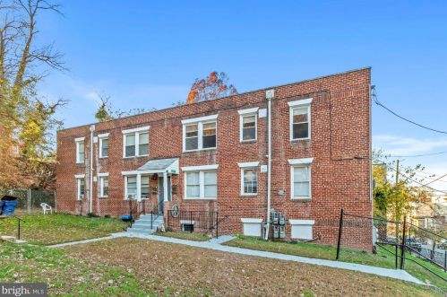 1739 Galen St, Washington, DC 20020-4326