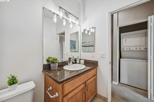 123 Lakeshore Ct, Richmond CA  94804-7422 exterior