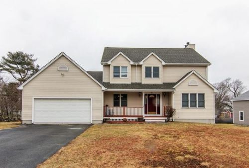 26 Boivin Ave, Fall River, MA 02726-3001