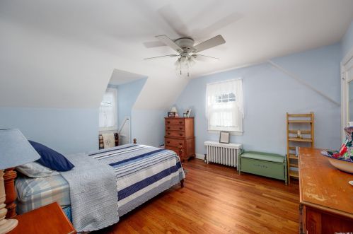 75 Carman Ave, East Rockaway NY  11518-1138 exterior